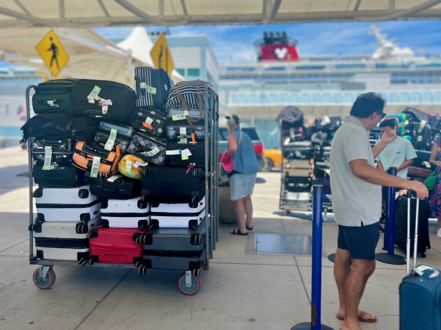 Cruise top ship luggage